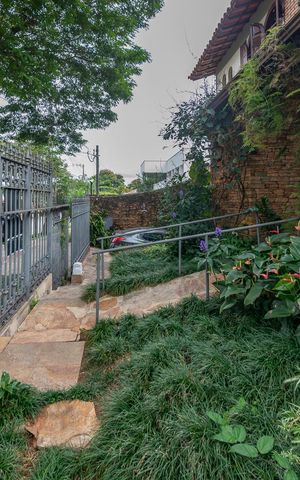 Casa à venda com 480m², 5 quartos e 4 vagas Casa à venda com 480m², 5 quartos e 4 vagasJardim