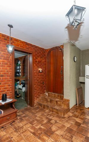 Casa à venda com 480m², 5 quartos e 4 vagas Casa à venda com 480m², 5 quartos e 4 vagasÁrea de Serviço