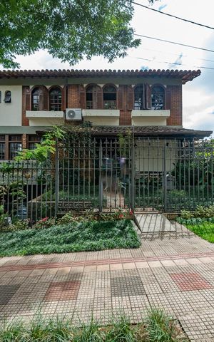 Casa à venda com 480m², 5 quartos e 4 vagas Casa à venda com 480m², 5 quartos e 4 vagasFachada
