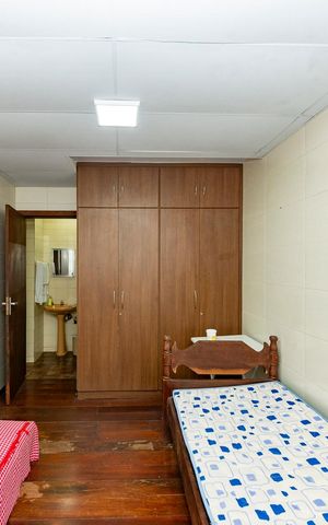 Casa à venda com 480m², 5 quartos e 4 vagas Casa à venda com 480m², 5 quartos e 4 vagasQuarto de Serviço