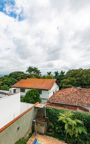 Casa à venda com 480m², 5 quartos e 4 vagas Casa à venda com 480m², 5 quartos e 4 vagasVaranda da Suíte 1
