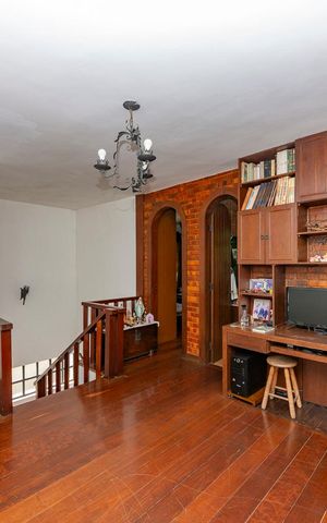 Casa à venda com 480m², 5 quartos e 4 vagas Casa à venda com 480m², 5 quartos e 4 vagasSaleta 2