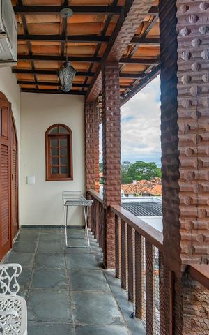 Casa à venda com 480m², 5 quartos e 4 vagas Casa à venda com 480m², 5 quartos e 4 vagasVaranda da Suíte 1