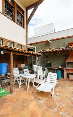 Casa à venda com 480m², 5 quartos e 4 vagas Casa à venda com 480m², 5 quartos e 4 vagasQuintal