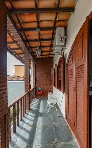 Casa à venda com 480m², 5 quartos e 4 vagas Casa à venda com 480m², 5 quartos e 4 vagasVaranda da Suíte 1