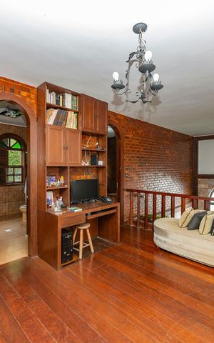 Casa à venda com 480m², 5 quartos e 4 vagas Casa à venda com 480m², 5 quartos e 4 vagasSaleta 2