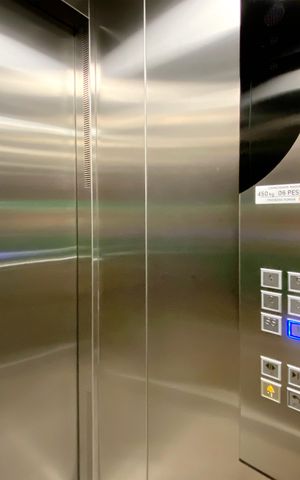 Apartamento à venda com 121m², 2 quartos e 2 vagas Apartamento à venda com 121m², 2 quartos e 2 vagasElevador