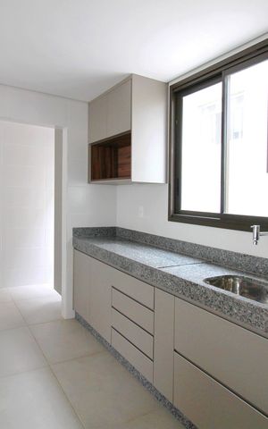 Apartamento à venda com 121m², 2 quartos e 2 vagasCozinha