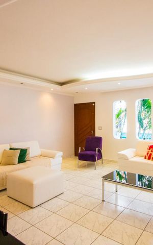 Casa à venda com 167m², 3 quartos e 3 vagasSala