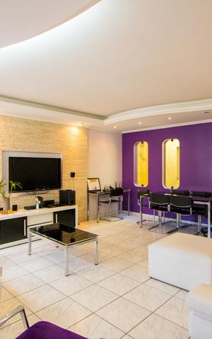 Casa à venda com 167m², 3 quartos e 3 vagasSala