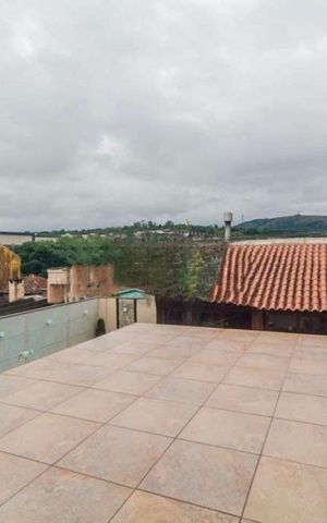 Casa à venda com 330m², 4 quartos e 3 vagas Casa à venda com 330m², 4 quartos e 3 vagasÁrea Externa