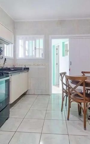 Casa à venda com 330m², 4 quartos e 3 vagas Casa à venda com 330m², 4 quartos e 3 vagasCozinha