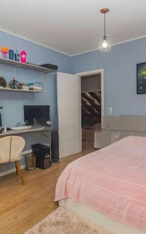 Casa à venda com 330m², 4 quartos e 3 vagas Casa à venda com 330m², 4 quartos e 3 vagasQuarto