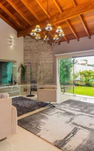 Casa à venda com 330m², 4 quartos e 3 vagas Casa à venda com 330m², 4 quartos e 3 vagasSala