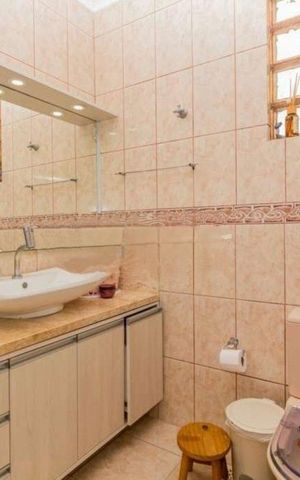 Casa à venda com 330m², 4 quartos e 3 vagas Casa à venda com 330m², 4 quartos e 3 vagasBanheiro