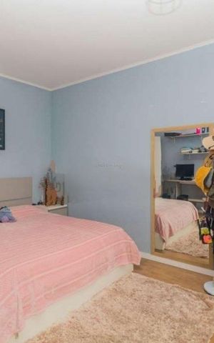 Casa à venda com 330m², 4 quartos e 3 vagas Casa à venda com 330m², 4 quartos e 3 vagasQuarto