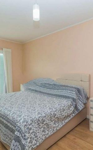 Casa à venda com 330m², 4 quartos e 3 vagas Casa à venda com 330m², 4 quartos e 3 vagasQuarto