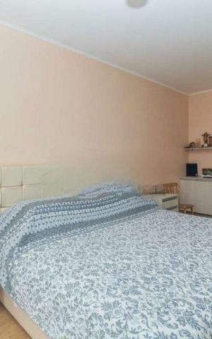 Casa à venda com 330m², 4 quartos e 3 vagas Casa à venda com 330m², 4 quartos e 3 vagasQuarto