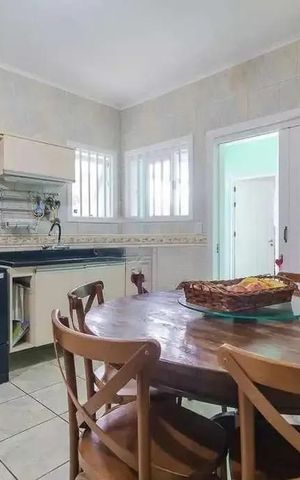 Casa à venda com 330m², 4 quartos e 3 vagas Casa à venda com 330m², 4 quartos e 3 vagasCozinha