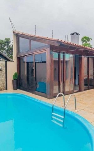 Casa à venda com 330m², 4 quartos e 3 vagas Casa à venda com 330m², 4 quartos e 3 vagasPiscina