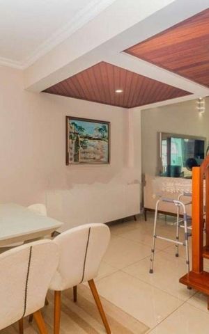 Casa à venda com 330m², 4 quartos e 3 vagas Casa à venda com 330m², 4 quartos e 3 vagasSala