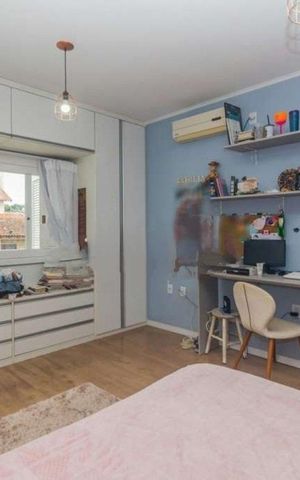 Casa à venda com 330m², 4 quartos e 3 vagas Casa à venda com 330m², 4 quartos e 3 vagasQuarto