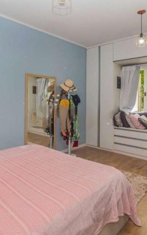 Casa à venda com 330m², 4 quartos e 3 vagas Casa à venda com 330m², 4 quartos e 3 vagasQuarto