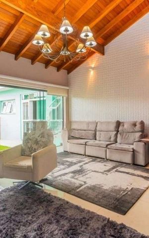 Casa à venda com 330m², 4 quartos e 3 vagas Casa à venda com 330m², 4 quartos e 3 vagasSala