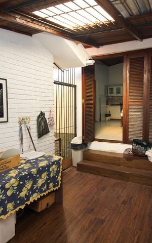 Casa à venda com 220m², 4 quartos e 2 vagas Casa à venda com 220m², 4 quartos e 2 vagasDespensa
