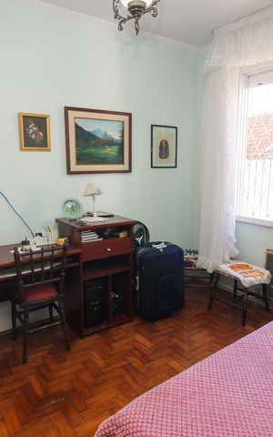 Casa à venda com 220m², 4 quartos e 2 vagas Casa à venda com 220m², 4 quartos e 2 vagas Suíte