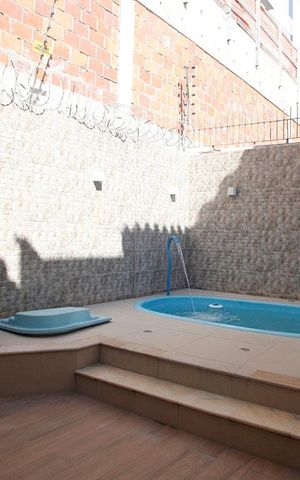 Casa à venda com 300m², 5 quartos e 5 vagasPiscina