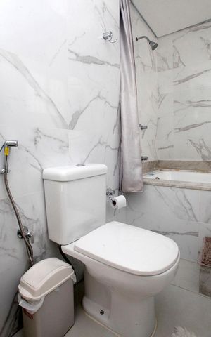 Casa à venda com 300m², 5 quartos e 5 vagasBanheiro Quarto 3 Suíte