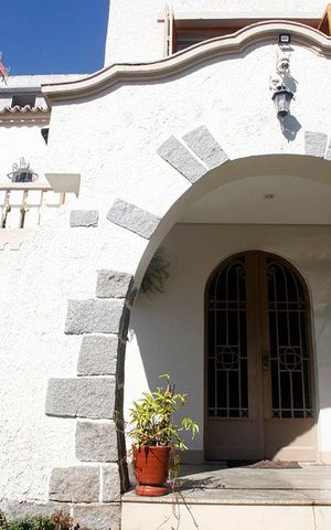 Casa à venda com 300m², 5 quartos e 5 vagasFachada