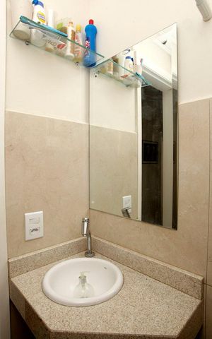 Casa à venda com 300m², 5 quartos e 5 vagasBanheiro Quarto 2 Suíte