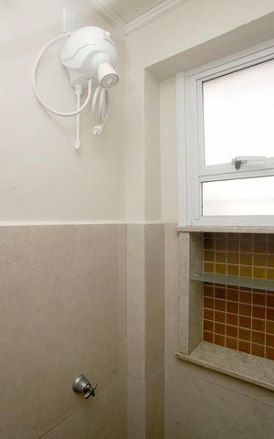 Casa à venda com 300m², 5 quartos e 5 vagasBanheiro Quarto 2 Suíte