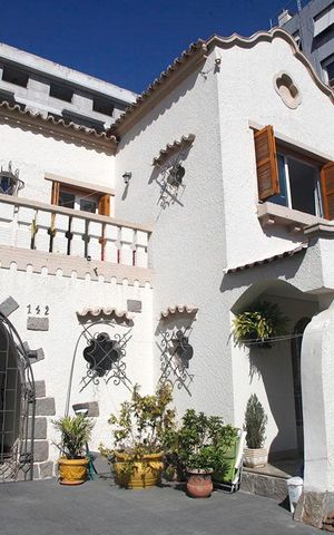 Casa à venda com 300m², 5 quartos e 5 vagasFachada