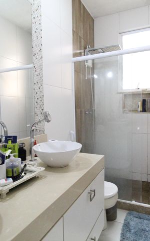Casa de condomínio à venda com 200m², 4 quartos e 2 vagasBanheiro da suíte