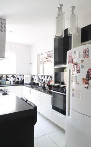 Casa de condomínio à venda com 200m², 4 quartos e 2 vagasCozinha