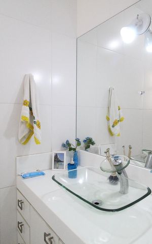 Casa de condomínio à venda com 200m², 4 quartos e 2 vagasBanheiro social
