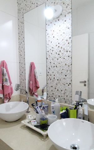 Casa de condomínio à venda com 200m², 4 quartos e 2 vagasBanheiro da suíte