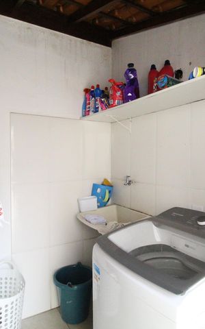 Casa de condomínio à venda com 200m², 4 quartos e 2 vagasÁrea de serviço