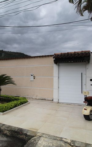 Casa de condomínio à venda com 200m², 4 quartos e 2 vagasFachada