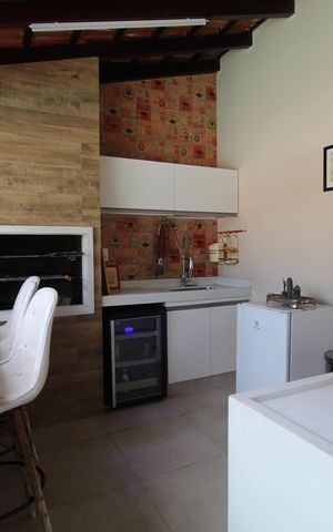 Casa de condomínio à venda com 200m², 4 quartos e 2 vagasChurrasqueira