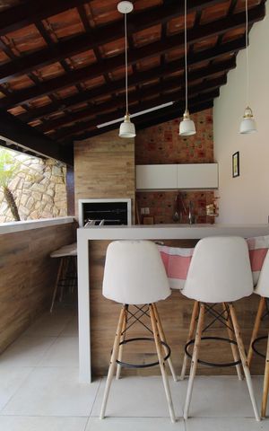 Casa de condomínio à venda com 200m², 4 quartos e 2 vagasChurrasqueira