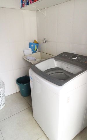 Casa de condomínio à venda com 200m², 4 quartos e 2 vagasÁrea de serviço