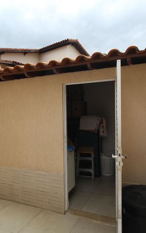 Casa de condomínio à venda com 200m², 4 quartos e 2 vagasÁrea de serviço