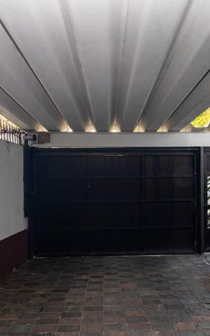 Casa à venda com 170m², 3 quartos e 3 vagas Casa à venda com 170m², 3 quartos e 3 vagasGaragem