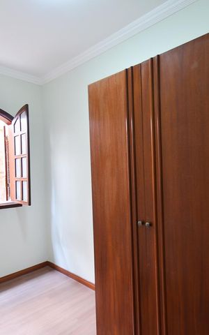 Casa para alugar com 400m², 5 quartos e 4 vagas Casa para alugar com 400m², 5 quartos e 4 vagasSuíte 1 - closet