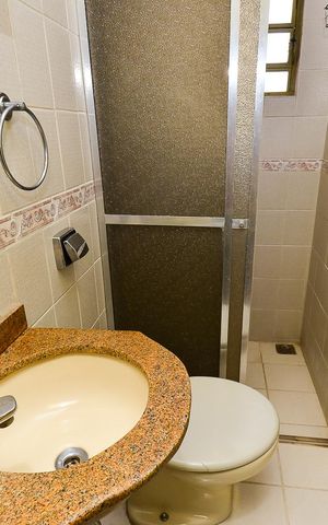 Casa para alugar com 400m², 5 quartos e 4 vagas Casa para alugar com 400m², 5 quartos e 4 vagasBanheiro suíte 2