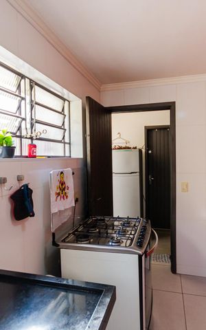Casa à venda com 220m², 4 quartos e 2 vagas Casa à venda com 220m², 4 quartos e 2 vagasCozinha